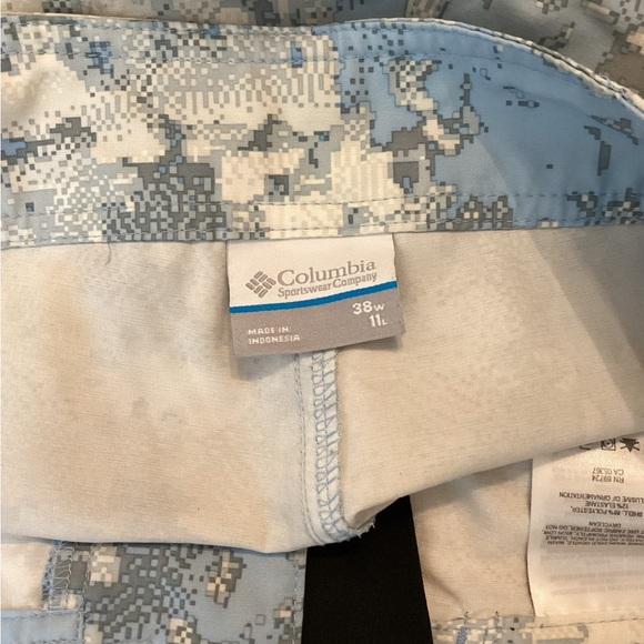 Columbia PFG Omni Shield 38 W 11 Inseam Swim Trunks Blue Fishing Camo with Tool - Picture 4 of 7